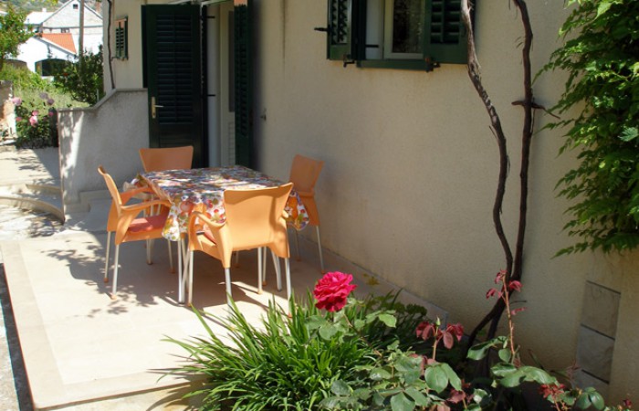 Apartmani Dina: A 4 