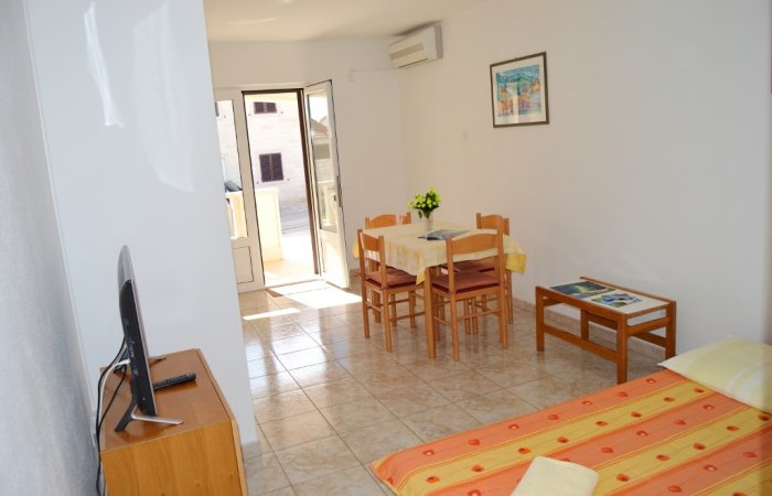 Apartments Martinić: A2+2 *** 